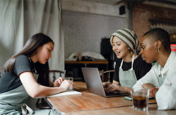 外事翻譯都包含的服務(wù)項(xiàng)目以及外事翻譯的特點(diǎn)